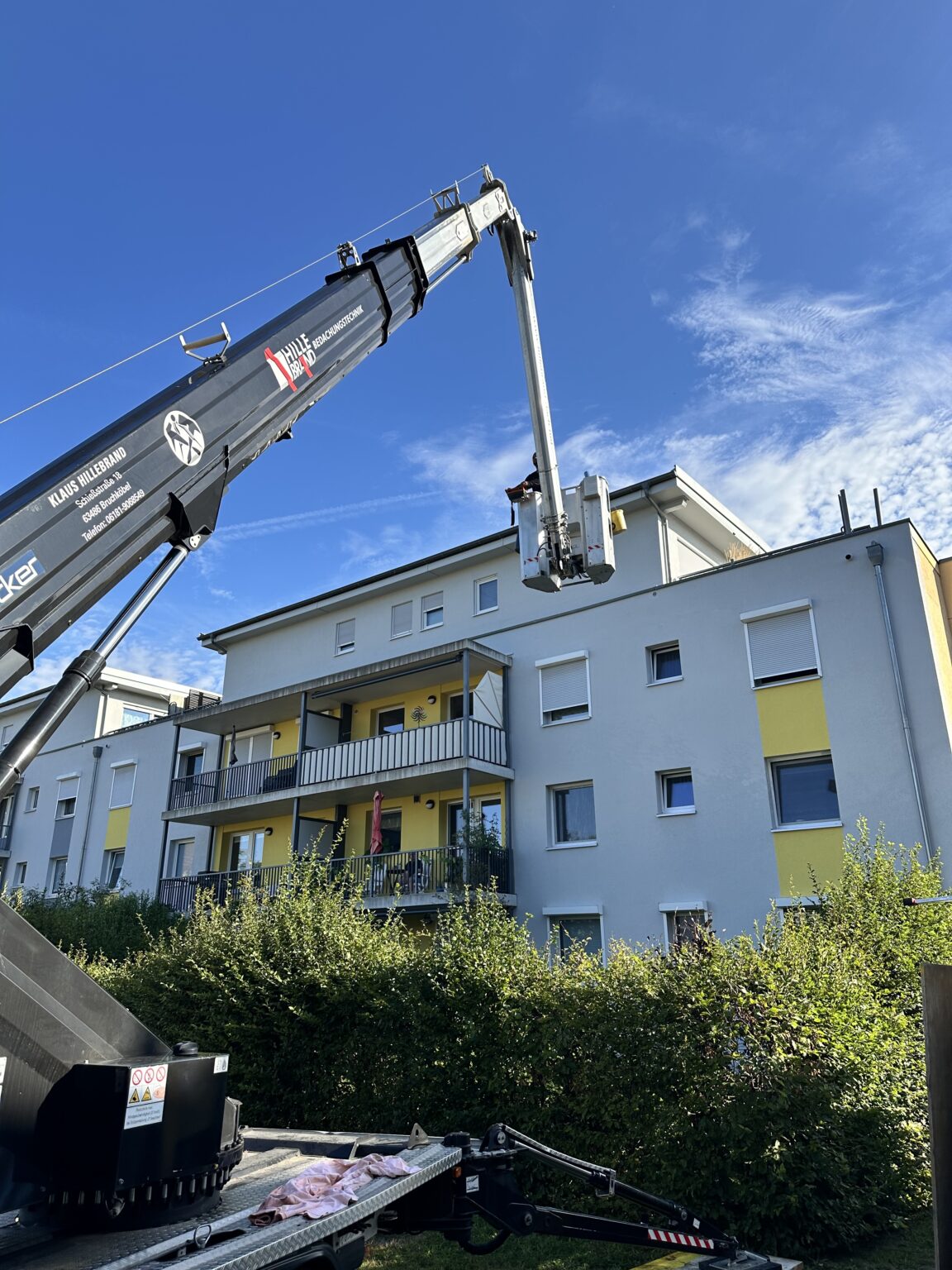 Mehrfamilienhaus mit Stehfalz-Gauben in Zink